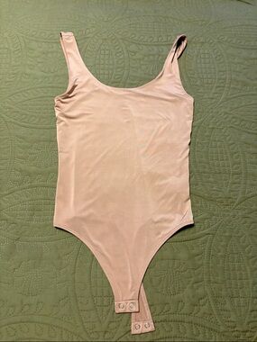 Express Blush Scoop Neck Bodysuit polyester/spandex